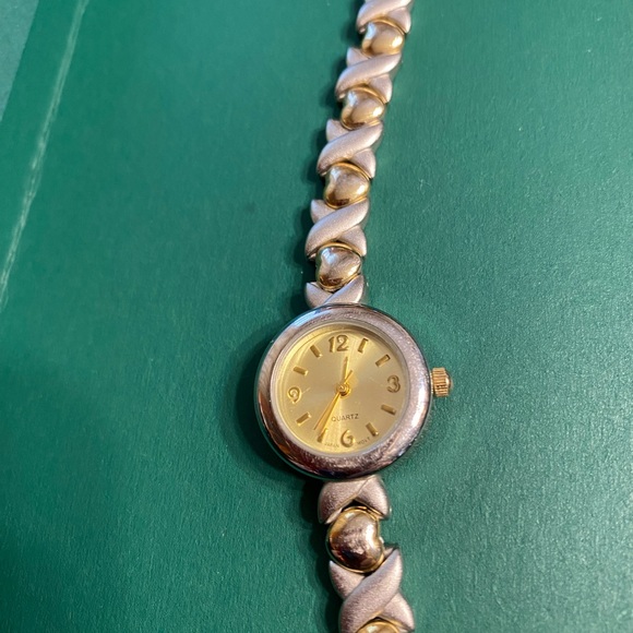 Faded Glory watch silver colored band with gold tone hearts. - Picture 3 of 9